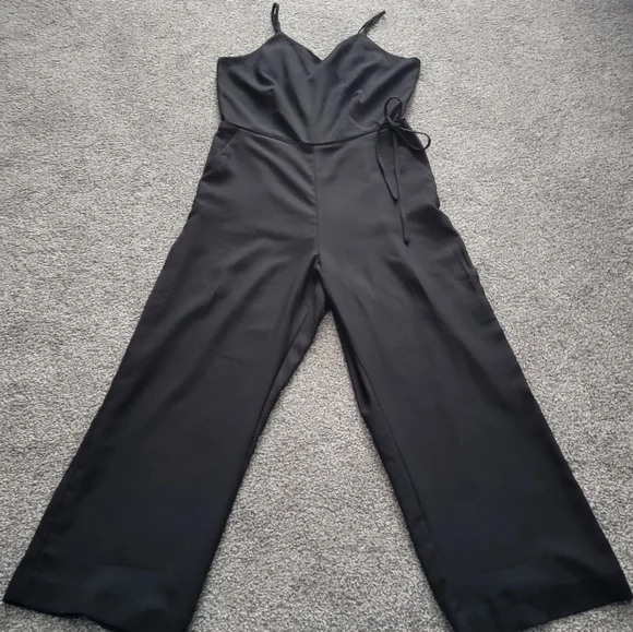 NWOT Jumpsuit 🖤 - Picture 7 of 11